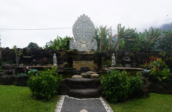 Prasasti di Pura Ulun Danu Beratan di Bedugul