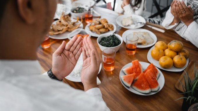 Ilustrasi Berbuka Puasa Bersama