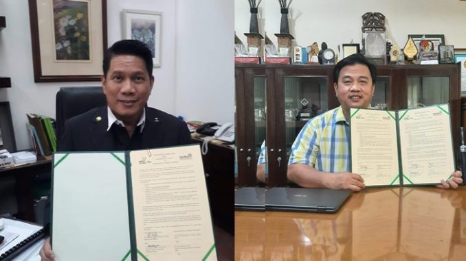 Sebelah kiri, President and Chancellor dari University of St La Salle, Bacolod, Philippines, Br Joaquin Severino S Martinez FSC Dmin. Dan sebelah kanan Rektor Unika Soegijapranata Prof Dr F Ridwan Sanjaya MS IEC Sebelah kiri, President and Chancellor dari University of St La Salle, Bacolod, Philippines, Br Joaquin Severino S Martinez FSC Dmin. Dan sebelah kanan Rektor Unika Soegijapranata Prof Dr F Ridwan Sanjaya MS IEC