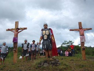 Prosesi drama penyaliban Yesus Kristus saat Jumat Agung di lereng Gunung Merapi, Dusun Ponggol, Sleman, Yogyakarta pada 2010 silam