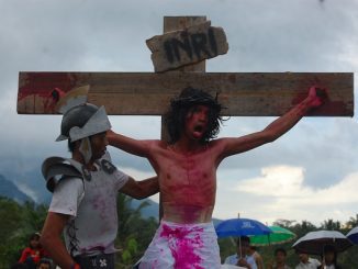 Prosesi drama penyaliban Yesus Kristus saat Jumat Agung di lereng Gunung Merapi, Dusun Ponggol, Sleman, Yogyakarta pada 2010 silam