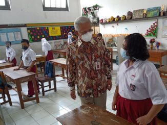 Deputi Agus Sartono meninjau langsung kesiapan KBM tatap muka di Kota Yogyakarta. (KalderaNews.com/Dok. Kemenko PMK)