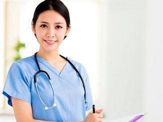 Ilustrasi: Seorang bidan (KalderaNews.com/Ist.)