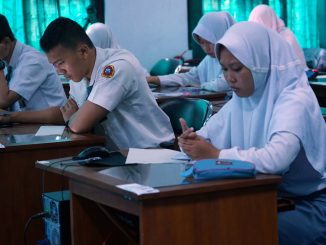 Ilustrasi; Siswa SMA saat mengikuti ujian Berbasis Komputer di salah satu sekolah di Jawa Tengah. (KalderaNews.com/Ist.)
