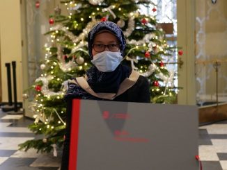 Isti Hidayati dengan Wierenga-Rengerink Prize dari University of Groningen pada Kamis, 1 Juli 2021