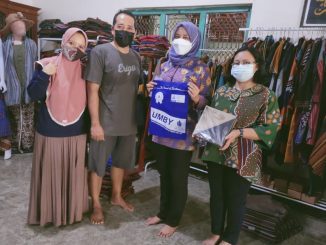 Mahasiswa Universitas Mercu Buana Yogyakarta Mendampingi Pengrajin Lurik