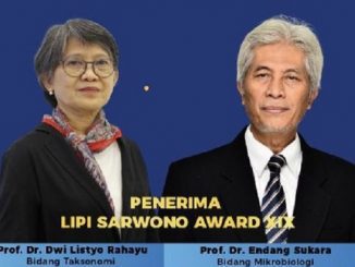 Dua ilmuwan penerima LIPI Sarwono Award 2021. (KalderaNews.com/Dok. LIPI)
