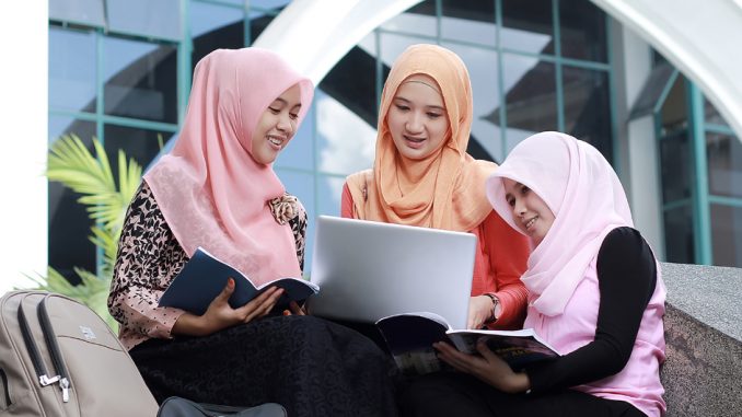 Organisasi Islam Muhammadiyah berencana akan mendirikan sebuah universitas di Malaysia. Apabila rencana ini terwujud, Muhammadiyah akan memiliki kampus pertamanya di luar ngeri.