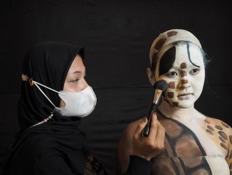 Siswa berkebutuhan khusus di ajang kompetisi tata rias internasional Cidesco Make Up and Body Art Competition 2021 pada Rabu, 8 September 2021
