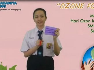 Siswa SMP Tarakanita Magelang, Clara Gantari Widyakusuma berbagi melakukan daur ulang sampah anorganik di perayaan Hari Ozon Internasional 2021 oleh Yayasan Tarakanita pada Kamis, 16 September