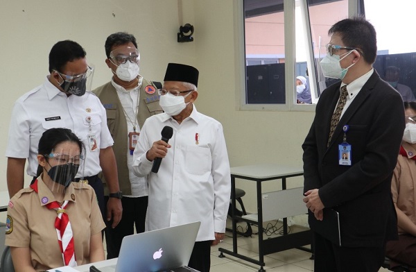 Wakil Presiden Republik Indonesia, Ma'ruf Amin tengah berdialog dengan siswa PENABUR International School Kelapa Gading, Kelapa Gading Barat, Jakarta Utara pada Rabu, 8 September 2021