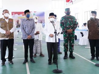 Wakil Presiden Republik Indonesia (Wapres RI), Ma'ruf Amin meninjau pelaksanaan pembelajaran tatap muka (PTM) terbatas di Sekolah Menengah Atas (SMA) Negeri 19 Balaraja, Kabupaten Tangerang, dan pelaksanaan vaksinasi di Pondok Pesantren An Nawawi Tanara Kabupaten Serang, Kamis, 16 September 2021