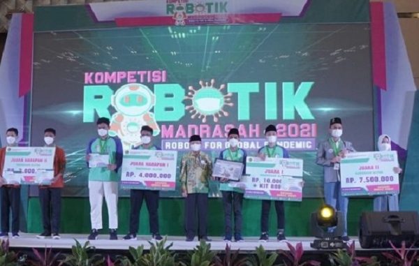 Pemenang Kompetisi Robotik Madrasah (KRM) 2021. (KalderaNews.com/Dok.Kemenag)