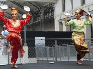 Tari Piring di Paris Cafe Festival 2021