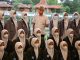Gubernur Jawa Tengah Ganjar Pranowo bersama para siswa sekolah bertaraf internasional Al-Azhar International Islamic Boarding School di Tawangmangu