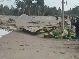 Rumah penduduk tertimbun abu dan lahar dingin Gunung Semeru
