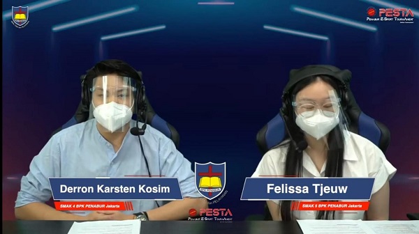 Derron Karsten Kosim (peserta didik SMAK 4 PENABUR) dan Felissa Tjeuw (peserta didik SMAK 5 PENABUR) memandu babak Semi Final 1 dan Grand Final PENABUR Esport Tournament (PESTA) 2021 Exhibition, Sabtu, 11 Desember 2021