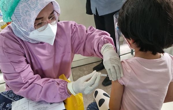 Vaksinasi anak usia 6-11 tahun di SDK PENABUR Kota Modern berlokasi di Jl. Honoris Raya No.J10, RT.004/RW.005, Klp. Indah, Tangerang pada Kamis, 16 Desember 2021