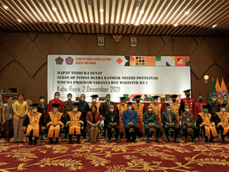 Wisuda Program Sarjana dan Magister Angkatan I Sekolah Tinggi Agama Katolik (STAKat) Negeri Pontianak. (Dok.Bimas Katolik)