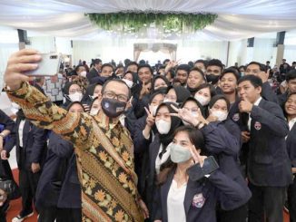 Prof.Nizam bersama Universitas Bosowa (Unibos) Makassar. (Dok.Dikti)