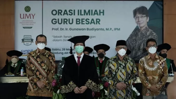 Pengukuhan Rektor UMY Jadi Guru Besar Ilmu Tanah
