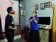 Zipora Yemima Wati, guru di Tarakan Utara tak menyangka, rumahnya kedatangan Mendikbudristek Nadiem Anwar Makarim. (Dok. Kemendikbudristek)