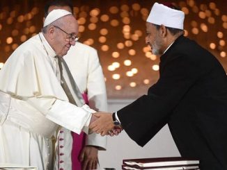 Pertemuan Paus Fransiskus dan Imam Besar Ahmed Mohamed el-Tayeb. (vaticannews.com)