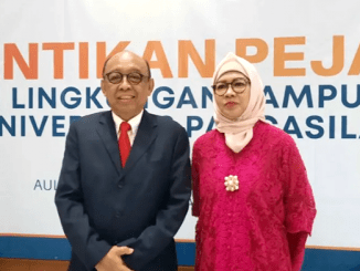 Rektor Universitas Pancasila, Prof. Edie Toet Hendratno dan Karen K. Agustiawan. (Dok.UP)