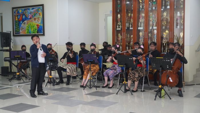 Penampilan peserta didik pada pemberkatan gedung SD dan SMA Tarakanita Citra Raya Tangerang, Senin, 20 Juni 2022 (KalderaNews/Dok. Yayasan Tarakanita)