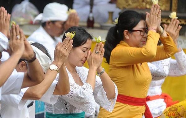 Ilustrasi: Umat Hindu berdoa. (Ist.)