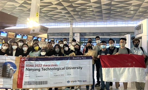 Awardee IISMA 2022 tiba di Singapura. (Dok.Diktiristek) Awardee IISMA 2022 tiba di Singapura. (Dok.Diktiristek)