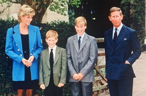 Pangeran Charles bersama almarhum istrinya Putri Diana, Pangeran Harry dan Pangeran William
