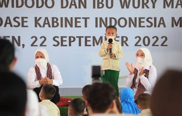 Fitri, siswa TK Pertiwi Kliwonan 4, Kecamatan Masaran, Kabupaten Sragen Fitri, siswa TK Pertiwi Kliwonan 4, Kecamatan Masaran, Kabupaten Sragen
