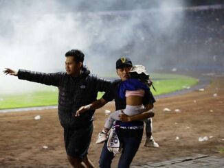 Anak-anak menjadi korban kericuhan di Stadion Kanjuruhan. (Ist.)