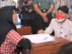 Gubernur Jawa Tengah Ganjar Pranowo berbicang dengan siswi SD Negeri Sugihan 03 Kecamatan Tengaran, Semarang. (Ist.)