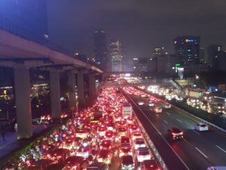 Kemacetan di Jakarta yang disebabkan oleh banjir dan genangan air pada Kamis, 6 Oktober 2022