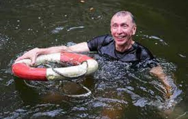 Svante Paabo Diceburkan ke Kolam