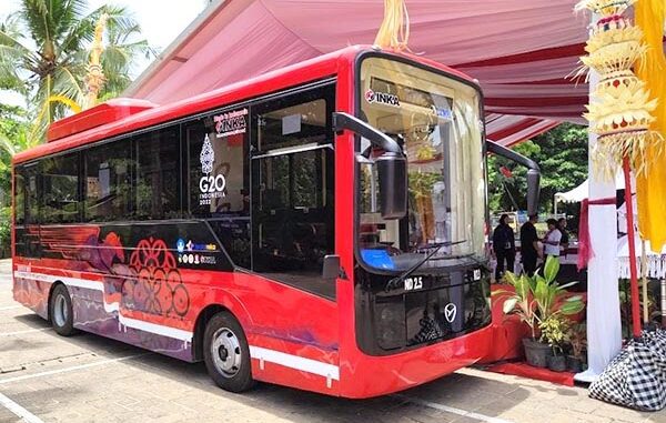 Bus Listrik Merah Putih (BliMP) menjadi kendaraan operasional KTT G20 di Bali. (Dok.Kemendikbudristek)