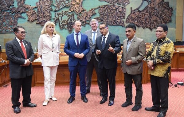 Komite Pendidikan Parlemen Jerman bersama Wakil Ketua Komisi X DPR RI, Dede Yusuf di Ruang Rapat Komisi X DPR RI, Nusantara I, DPR RI, Senayan, Jakarta