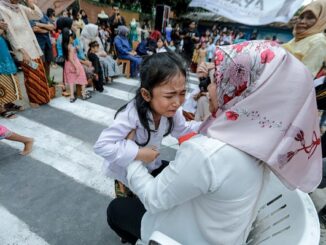 Sungkeman massal di Festival Kebaya Spesial Hari Ibu, Bandung