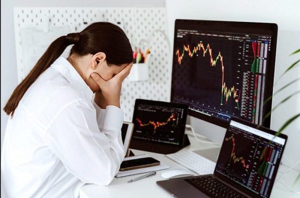 Trading dan investasi saham