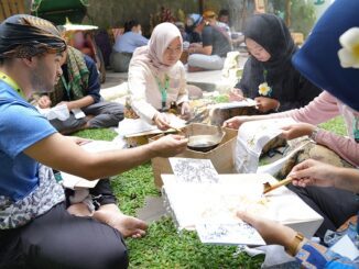 Mahasiswa asing program UMAP Discovery Camp 2023 mengikuti pengenalan budaya Jawa dan Semarangan di Merby Club pada Minggu, 12 Februari 2023