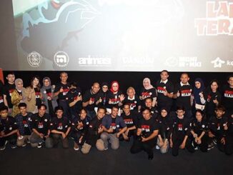 Mahasiswa dan dosen Udinus bersama Mendikbudristek usai menonton film Si Warik. (Dok.Kemendikbudristek)