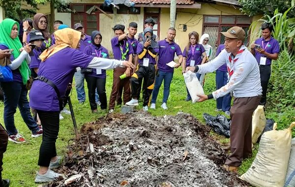 Tim peneliti dari Kelompok Riset Mikrobioma Nutrisi Tanaman, Pusat Riset Mikrobiologi Terapan Badan Riset dan Inovasi Nasional mengembangkan agen hayati potensial berupa Bioaktivator-Fermentasi Limbah Organik Padat (B-FLOP)