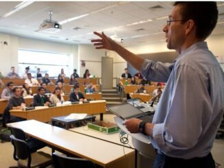 Profesor Wharton Business School, Christian Terwiesch, sedang mengajar mahasiswanya (Wharton)