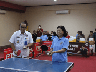 Rektor UNR, Dr. Ni Putu Tirka Widanti, MM.,M.Hum dan Kepala BNNP Bali, Brigjen Pol. Dr. Nurhadi Yuwono,S.I.K., M.Si., CHRMP membuka Smash On Drugs "Kejuaraan Tenis Meja Piala Rektor Universitas Ngurah Rai" yang berlangsung pada 3 Februari 2023