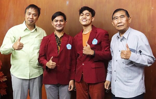 Rektor Universitas W.R Supratman (Unipra) bersama 2 mahasiswa yang akan mengikuti Program Student Exchange “Taiwan Experience Education Program (TEEP)" di Tatung University, Taiwan