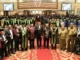 Wakil Gubernur Sumatera Utara Drs. H.Musa Rajekshah, M.Hum, Ketua Umum Pengurus Yayasan UISU Prof. Ismet Danial Nasution, Rektor UISU Dr. H. Yanhar Jamaluddin,M.AP bersama undangan dan wisudawan di Selecta Convention Hall Medan pada Selasa , 31 Januari 2023.