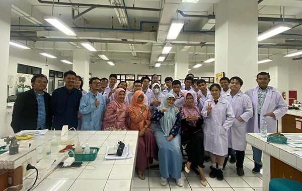 Sebanyak 17 siswa terbaik SMAMA mengikuti pembinaan tahap kedua persiapan The 55th International Chemitry Olympiad. (Dok.Puspresnas) Sebanyak 17 siswa terbaik SMAMA mengikuti pembinaan tahap kedua persiapan The 55th International Chemitry Olympiad. (Dok.Puspresnas)