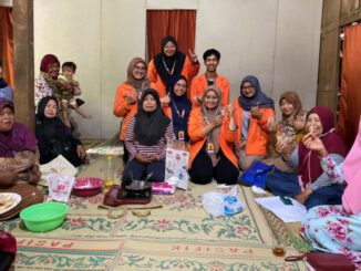 Tim Kuliah Kerja Nyata (KKN) Reguler Universitas Ahmad Dahlan (UAD) Periode 101 Unit XXI.C.3 bersama ibu-ibu PKK RW 05 Dusun Bogor 1, Playen, Gunungkidul